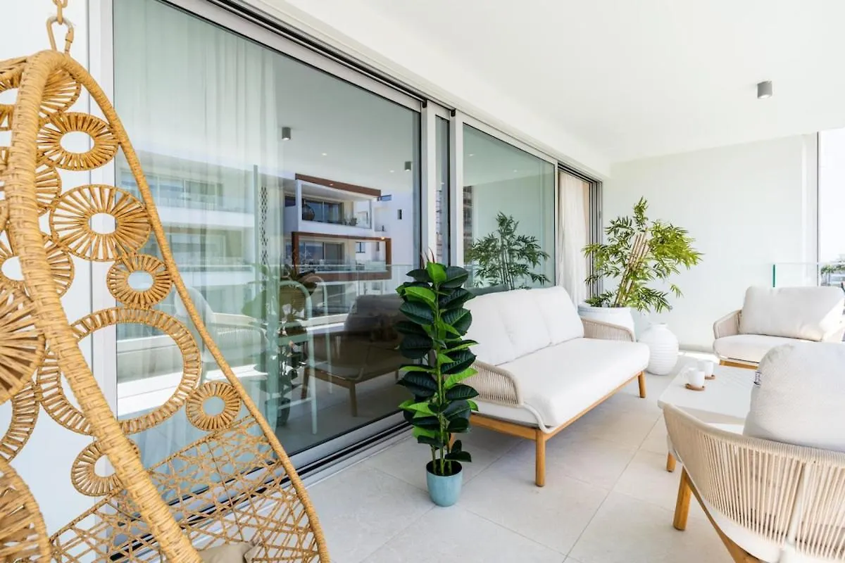Aelia - Chic 2-Br Apartment & Balcony In ラルナカ