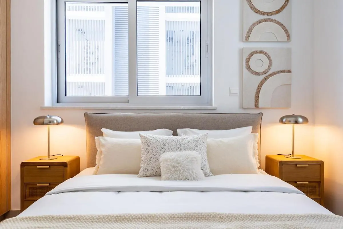 Aelia - Chic 2-Br Apartment & Balcony In ラルナカ