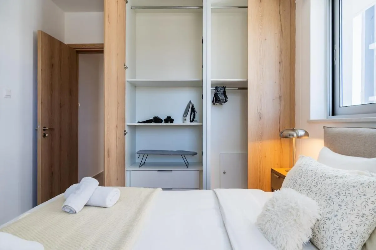Aelia - Chic 2-Br Apartment & Balcony In ラルナカ
