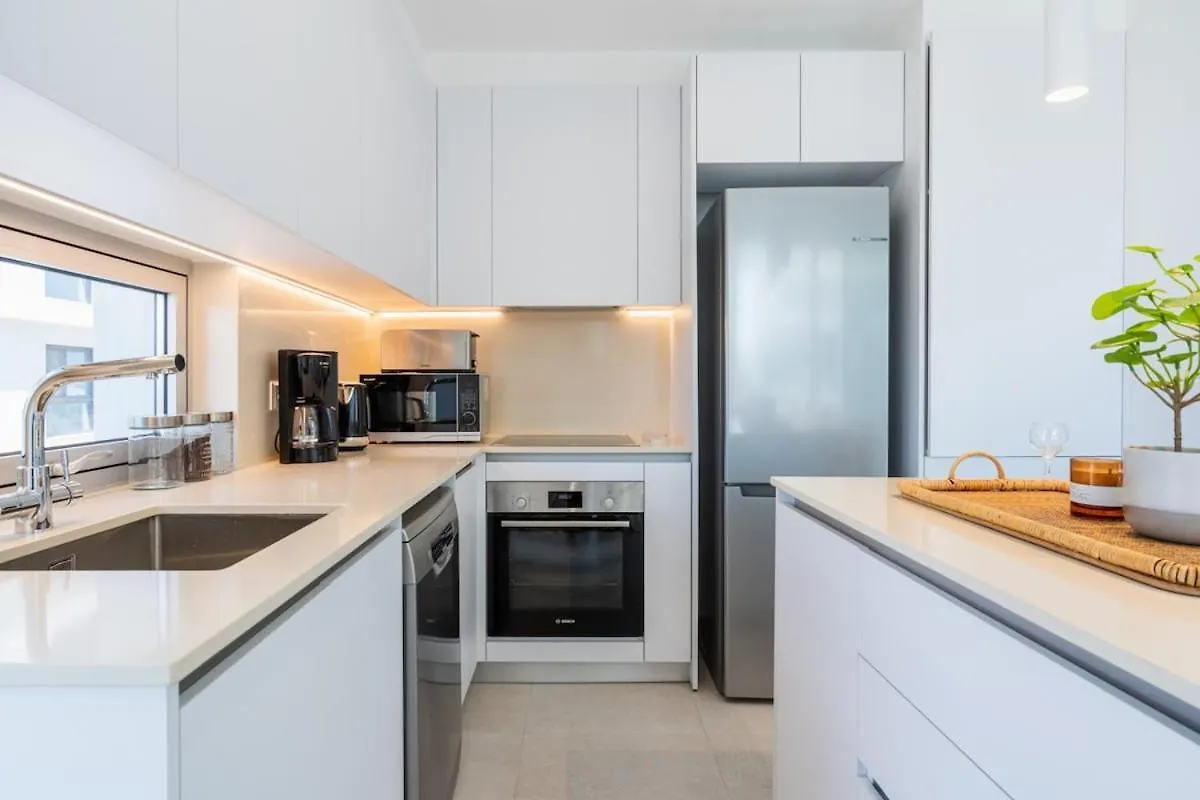 Aelia - Chic 2-Br Apartment & Balcony In ラルナカ