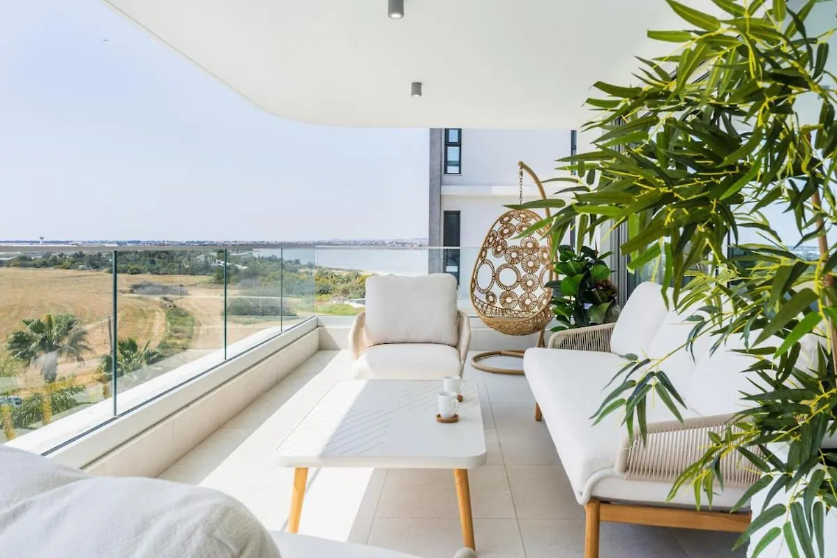 Aelia - Chic 2-Br Apartment & Balcony In ラルナカ キプロス