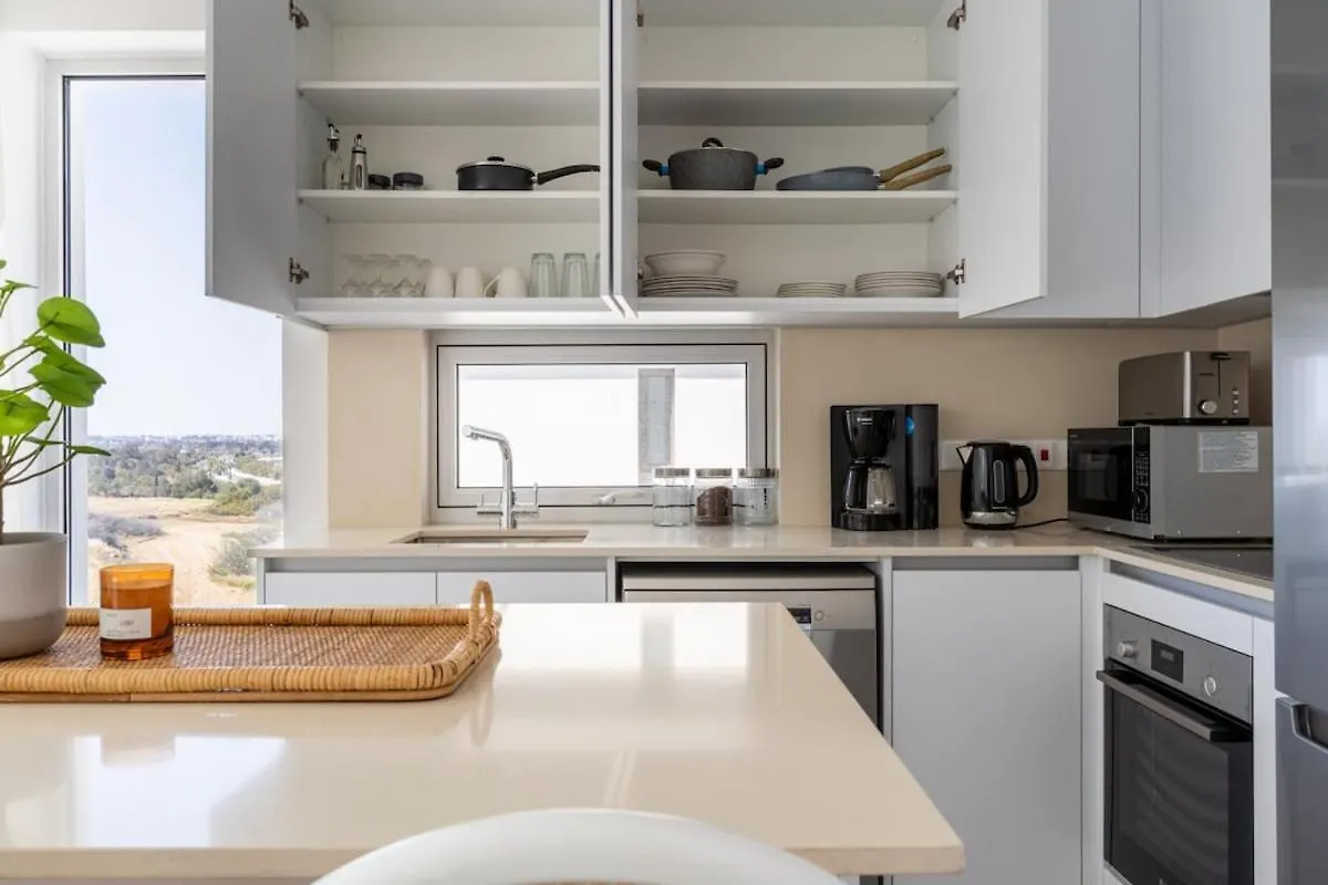 Aelia - Chic 2-Br Apartment & Balcony In ラルナカ
