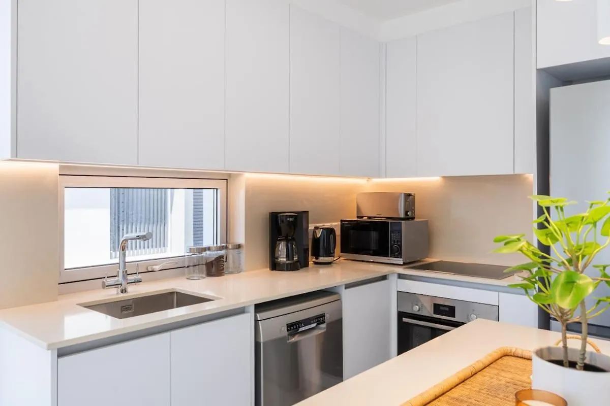 Aelia - Chic 2-Br Apartment & Balcony In ラルナカ